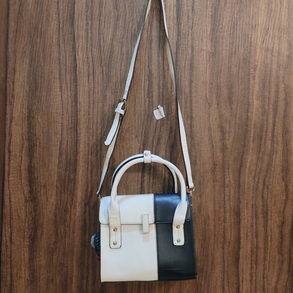 White and black spacious bag - Picture 11 of 16